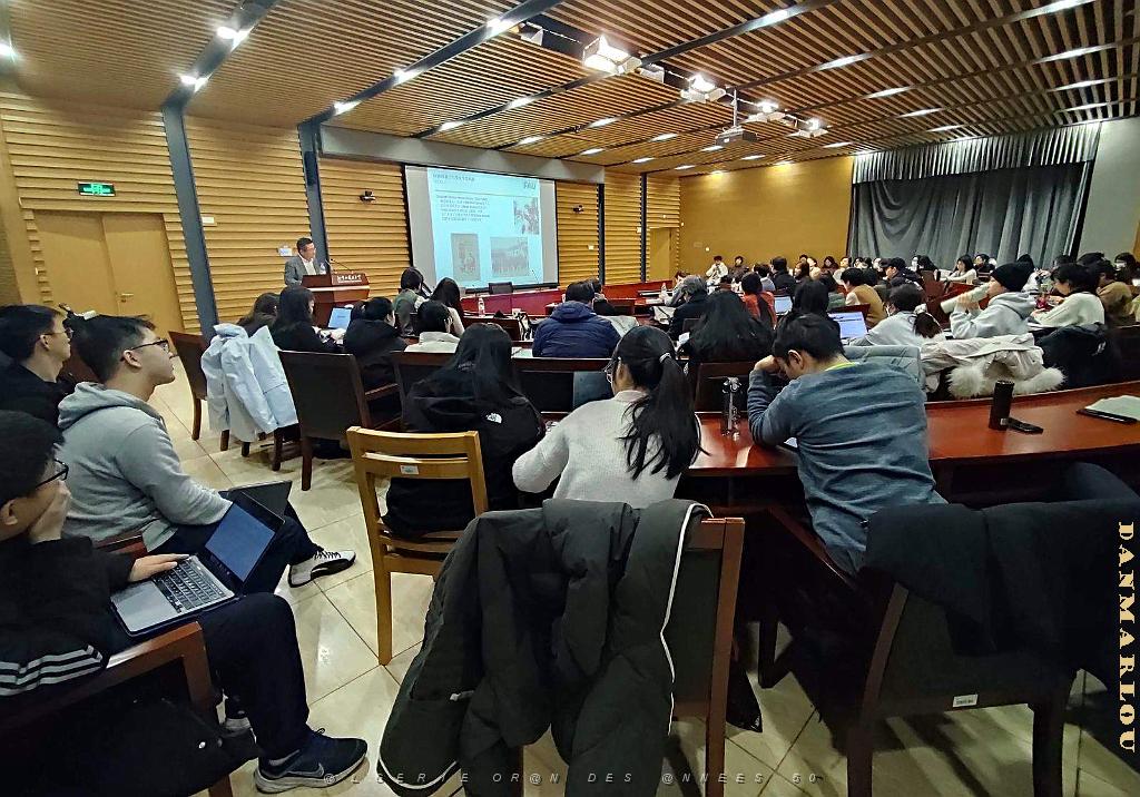 2023 12 PEKIN- UNIVERSITE LANGUES ETRANGERES SOUS LA NEIGE (11).jpg
